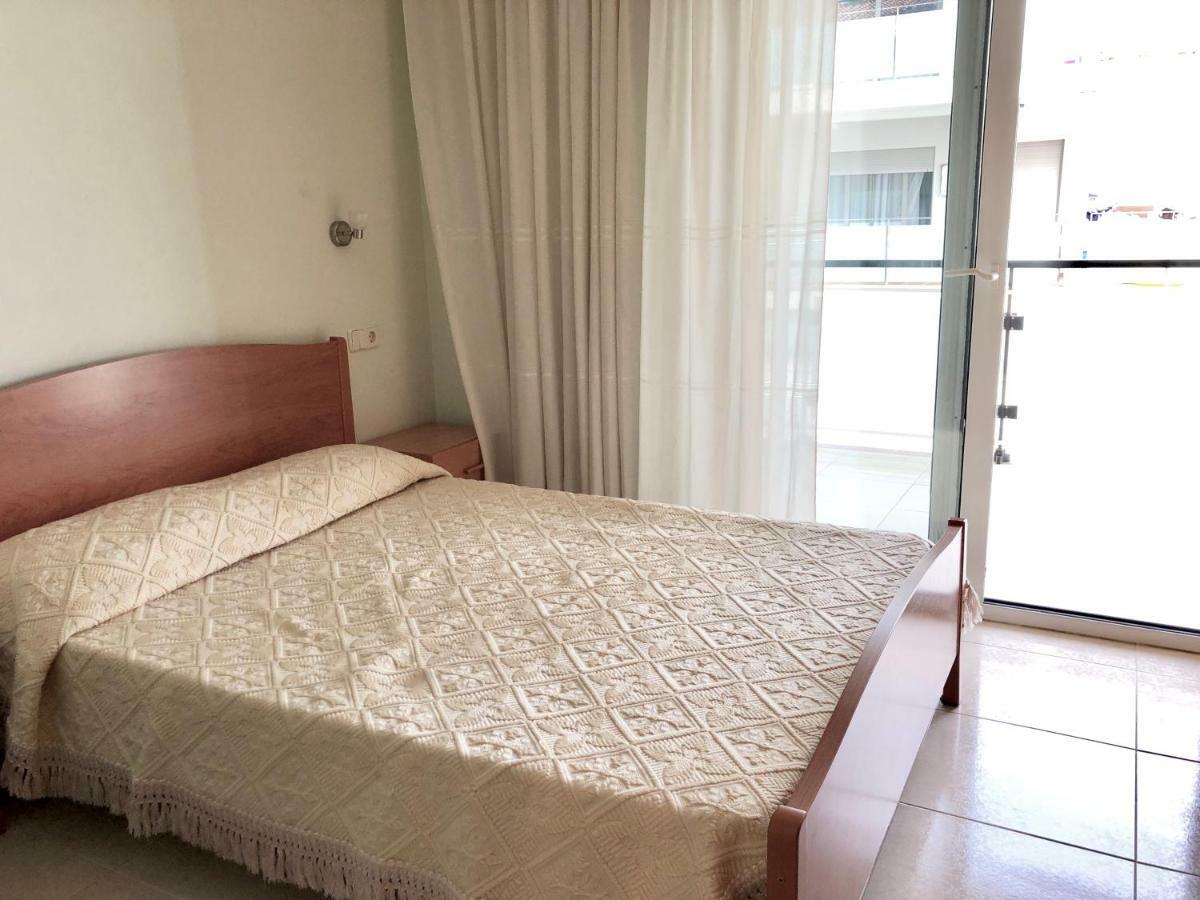 Apartamentos Benet Roses Bagian luar foto