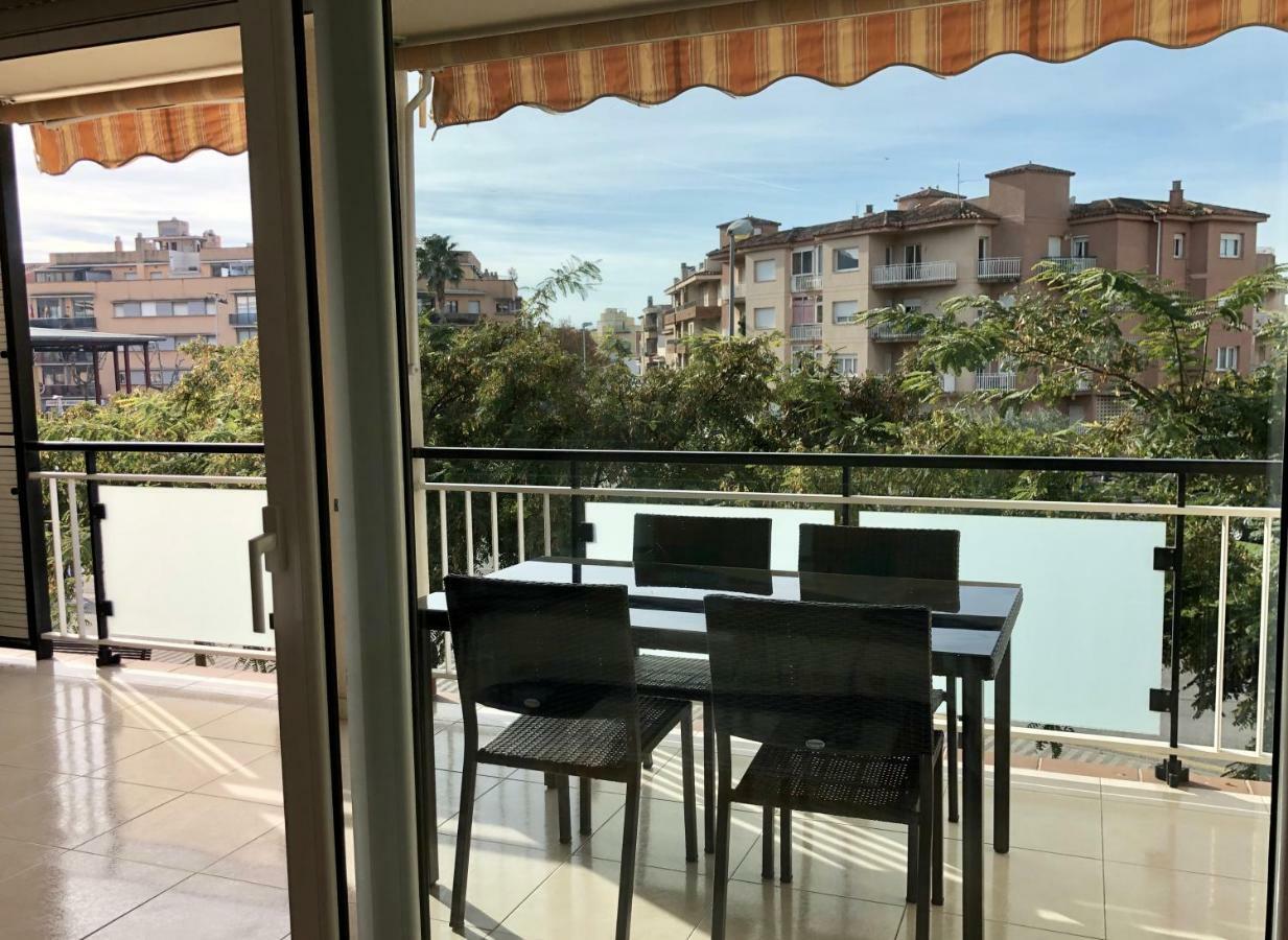 Apartamentos Benet Roses Bagian luar foto