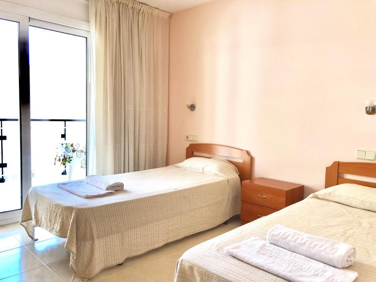 Apartamentos Benet Roses Bagian luar foto