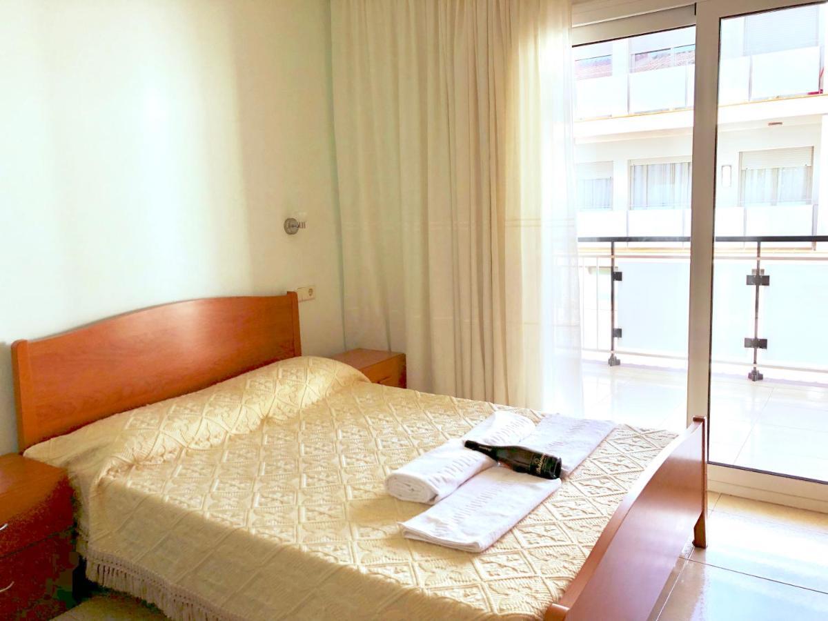 Apartamentos Benet Roses Bagian luar foto