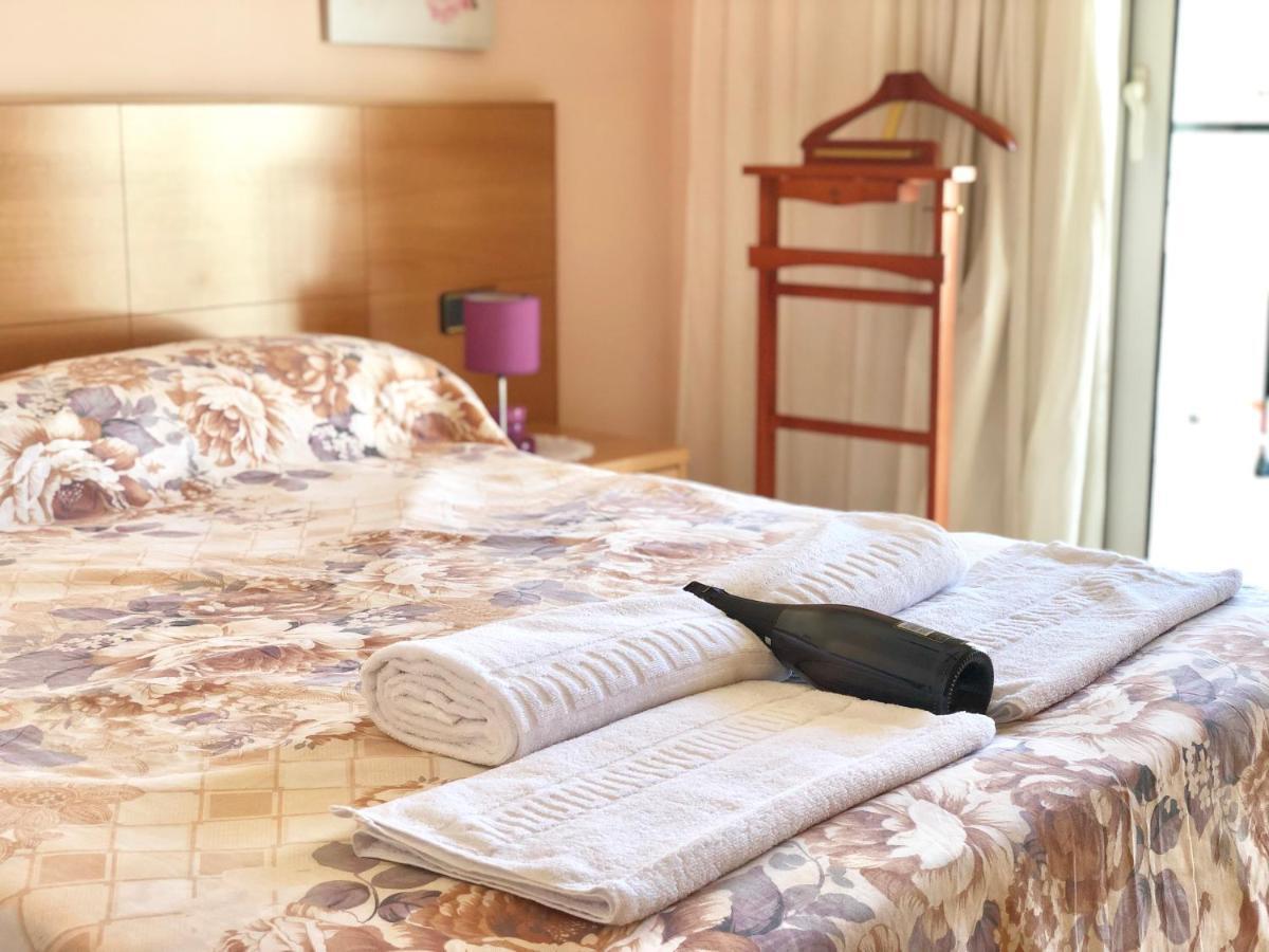 Apartamentos Benet Roses Bagian luar foto