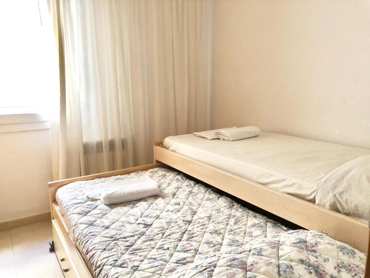 Apartamentos Benet Roses Bagian luar foto
